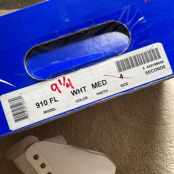 NEW IN BOX Riedell | Flair 910 Ice Skates Size 4 with Eclipse Astra 9 1/4” Blade - Picture 16 of 17